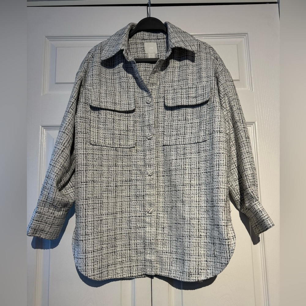 H&M back and white light shacket. Great condition.